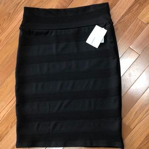 Ribbed black skirt